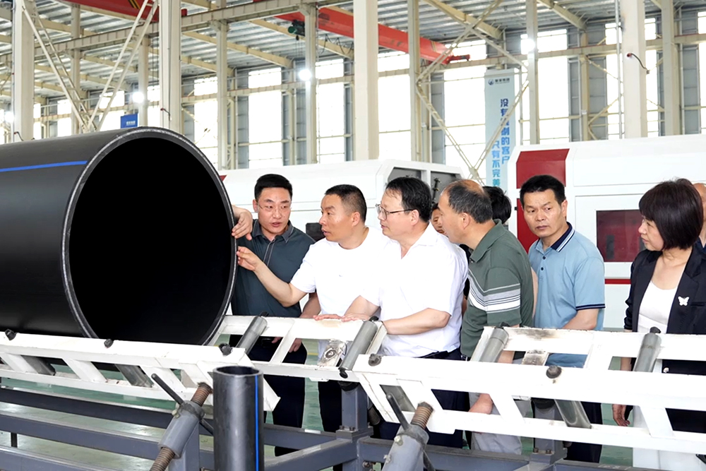 縣人大常委會副主任楊翠萍帶領(lǐng)阜南一中、三中教學(xué)骨干蒞臨豪家股份考察交流